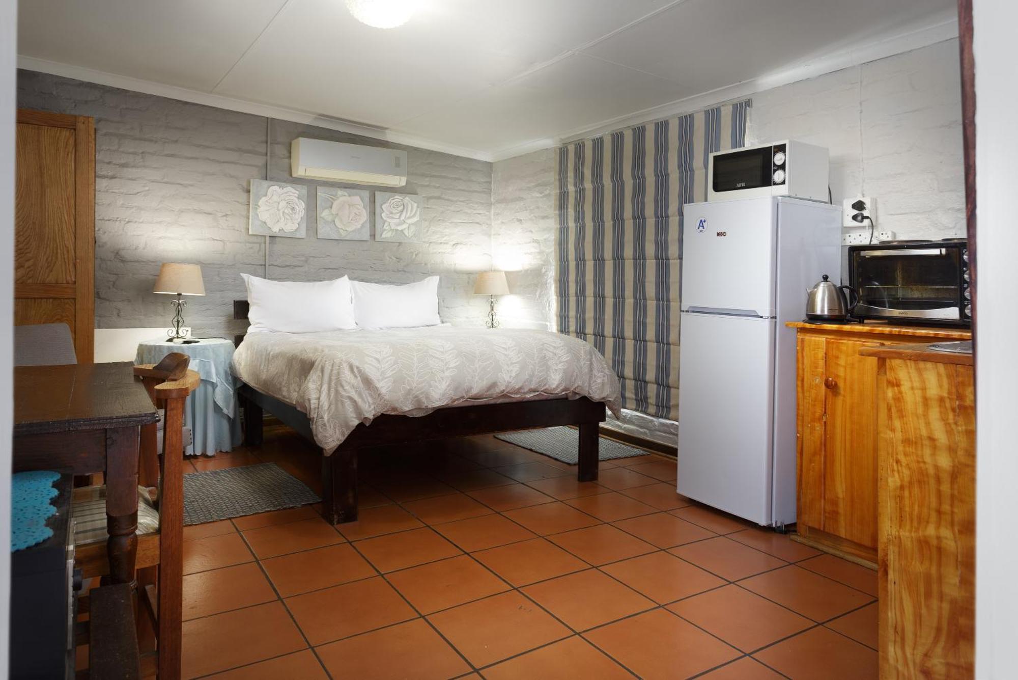 Horse And Mill Guesthouse Colesberg Exterior photo