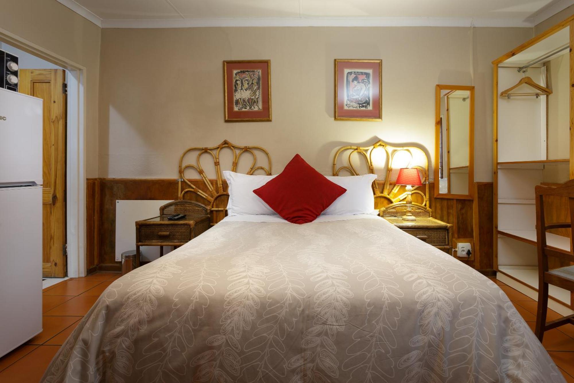 Horse And Mill Guesthouse Colesberg Exterior photo